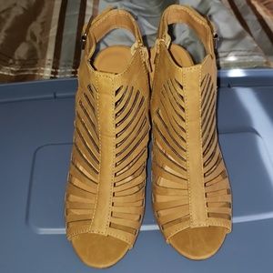 Taupe 4" open toe/back strappy heels